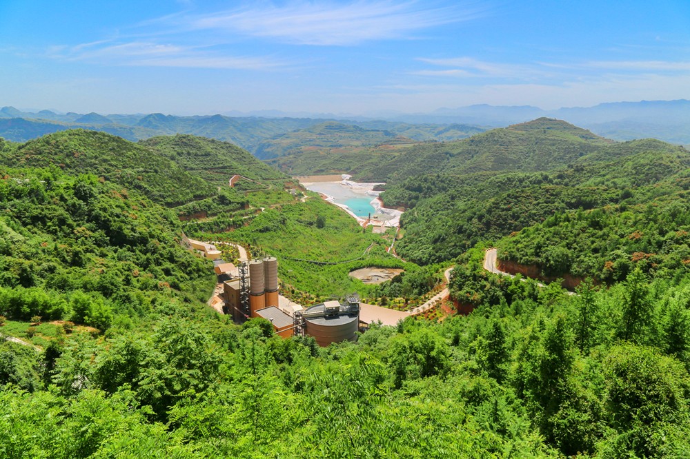 202208131660358633675168.jpg 圖9:自主研發(fā)并榮獲國(guó)家發(fā)明專利技術(shù)的菜林溝尾礦庫(kù)_副本.jpg