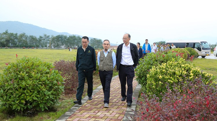 中國(guó)科學(xué)院院士張宏福和蘭州大學(xué)地質(zhì)科學(xué)與礦產(chǎn)資源學(xué)院院長(zhǎng)孟興民教授一行蒞臨金徽股份考察調(diào)研